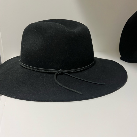 BLACK HAT - Picture 2 of 3